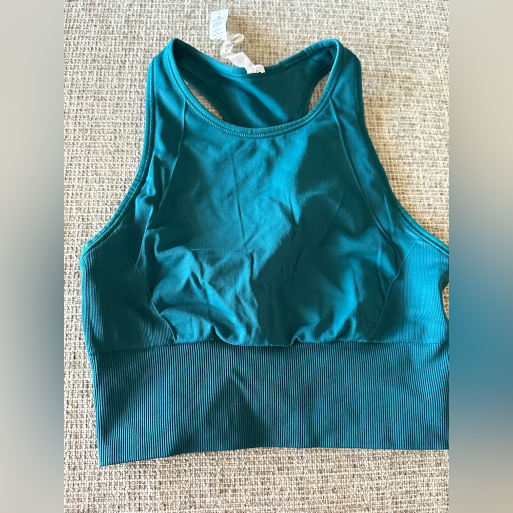 Lululemon Size 2 sports bra Teal Like new Worn once. Cute ribbing detail Tback.